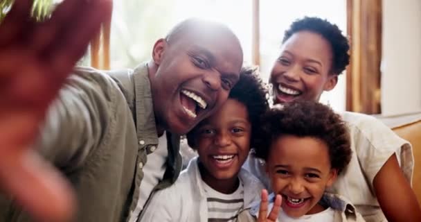 Happy Black Family Sofa Selfie Relax Voor Fotografie Foto Herinnering — Stockvideo