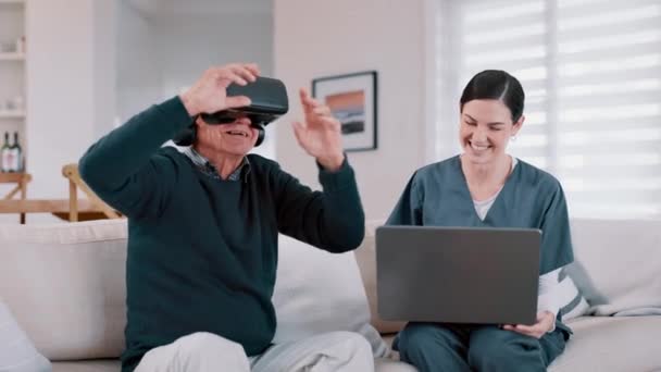 Senior Persoon Verpleegkundige Virtual Reality Headset Voor Futuristische Geneeskunde Gezondheidszorg — Stockvideo