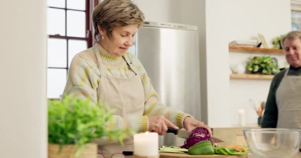 Strona Główna Kuchnia Para Starców Jedzeniem Gotowanie Zdrowy Posiłek Miłości — Wideo stockowe