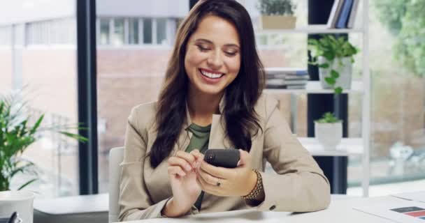 Business Kvinde Skrive Telefon Til Social Media Management Online Kommunikation – Stock-video