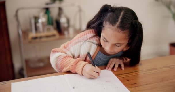 Menina Criança Escrever Livro Para Lição Casa Educação Aprendizagem Mesa — Vídeo de Stock