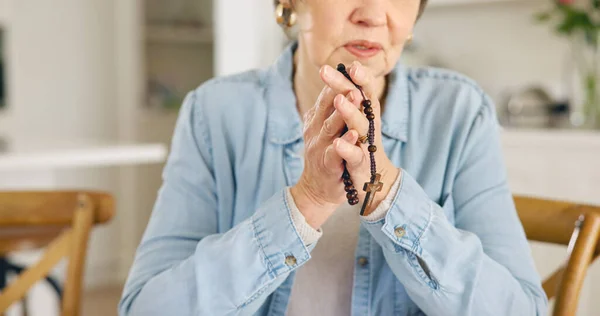 Closeup Old Woman Rosary Prayer Faith Religion Guidance Spiritual Peace — Stock Photo, Image