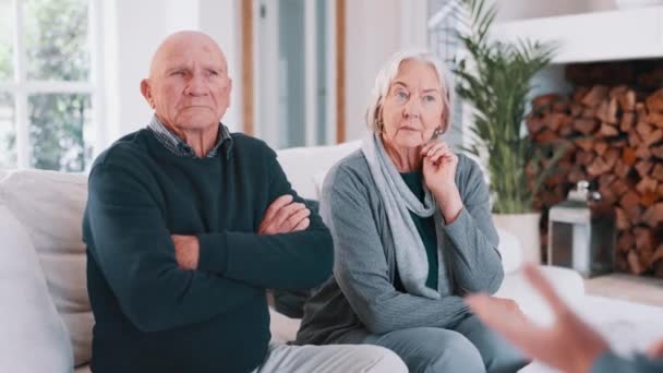 Consultanță Pentru Seniori Cupluri Femei Canapea Pentru Planificarea Bugetului Pensionare — Videoclip de stoc
