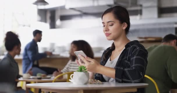 Femme Téléphone Portable Café Avec Visage Texte Petit Déjeuner Restaurant — Video