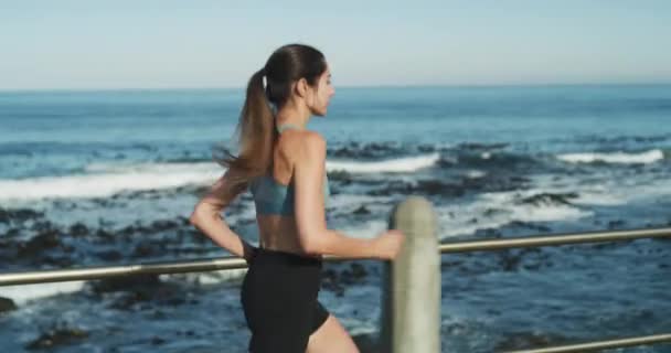 Женщина Бег Тренировки Берегу Океана Фитнеса Тренировки Кардио Здоровья Оздоровления — стоковое видео