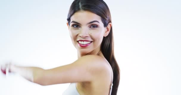 Glückliche Frau Gesicht Und Zeigefinger Auf Dich Hautpflege Schönheit Oder — Stockvideo
