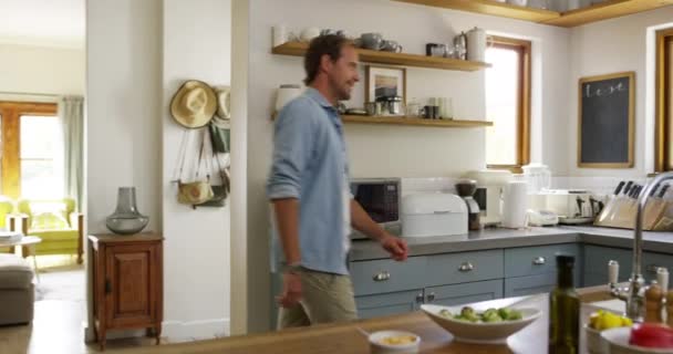 Para Kuchnia Gotowanie Mężem Zapach Żywności Aromat Uśmiech Okay Znak — Wideo stockowe