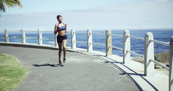 Běh Fitness Žena Protahování Časem Cvičení Maraton Trénink Výkon Oceánu — Stock video