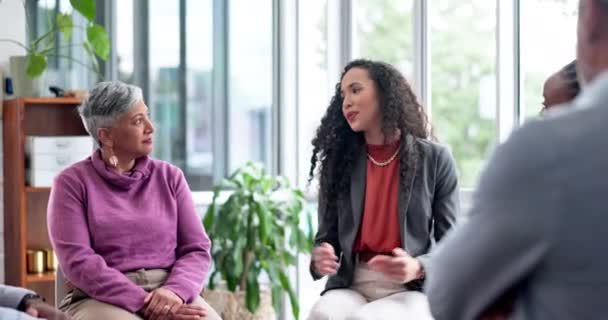 Obchodní Ženy Skupinová Diskuse Kancelářský Okruh Lidskými Zdroji Podporou Komunita — Stock video