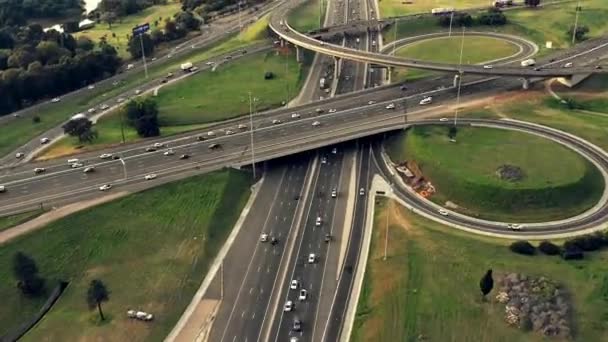 Drohne Geschwindigkeit Und Autos Auf Der Autobahn Der Stadt Für — Stockvideo