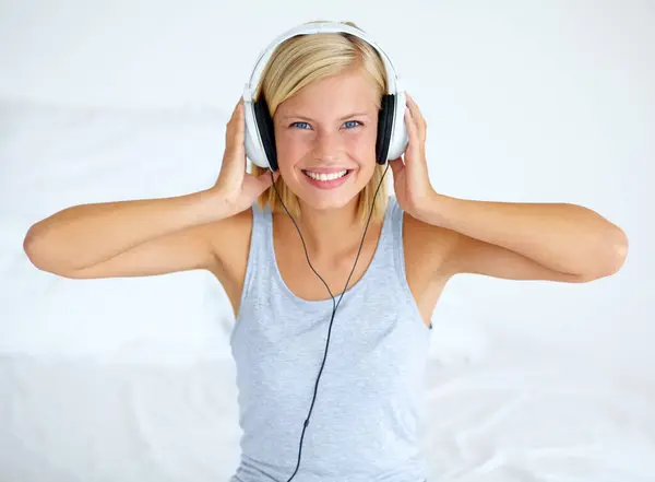 Portrait Home Woman Headphones Streaming Music Listening Audio Radio Apartment — Stock Photo, Image
