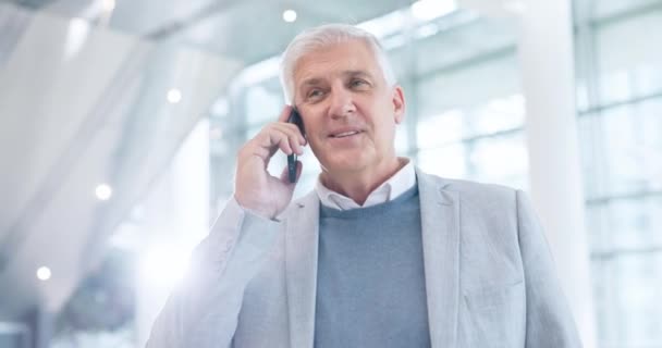 Pebisnis Senior Telepon Dan Kantor Untuk Komunikasi Seluler Umpan Balik — Stok Video