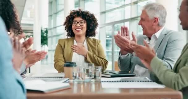 Empresários Cinco Aplausos Reunião Para Promoção Trabalho Equipe Sucesso Escritório — Vídeo de Stock