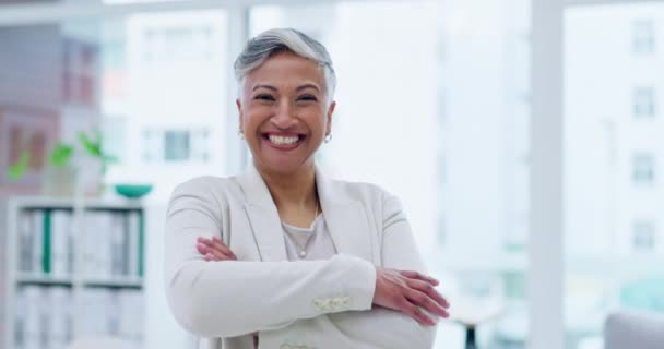 Happy Senior Woman Portrait Arms Crossed Confidence Career Ambition Office — Stock Video