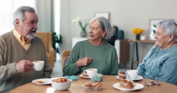 Tea Idős Emberek Vagy Barátok Nevetnek Nyugdíjas Éveikben Akik Idősek — Stock videók