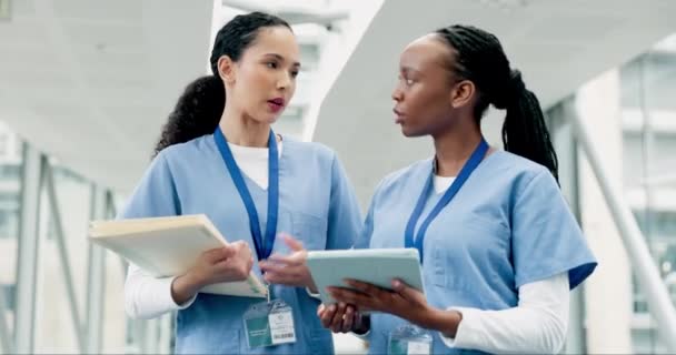 Teamarbeit Frauen Und Krankenschwestern Mit Tablet Krankenhaus Für Planung Forschung — Stockvideo