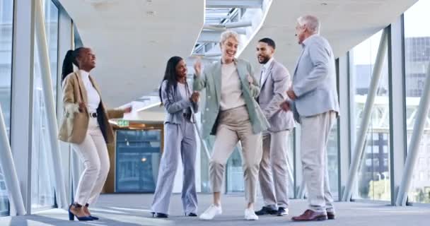 商务人士 舞伴和员工以庆祝 成就的公司成长 有动力的团队精神 团队精神和行动能力 — 图库视频影像