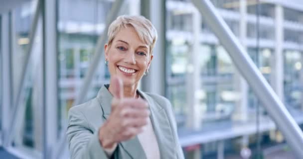 Palec Nahoru Šťastný Tvář Obchodní Ženy Úřadu Gestem Ruky Pro — Stock video