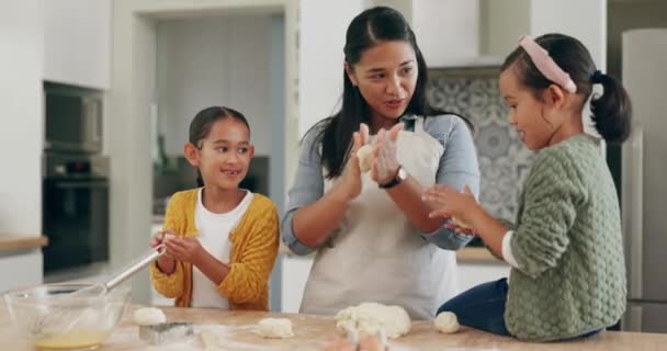 Сім Випічка Мати Навчають Дітей Котиться Язується Кухні Вдома Любов — стокове відео