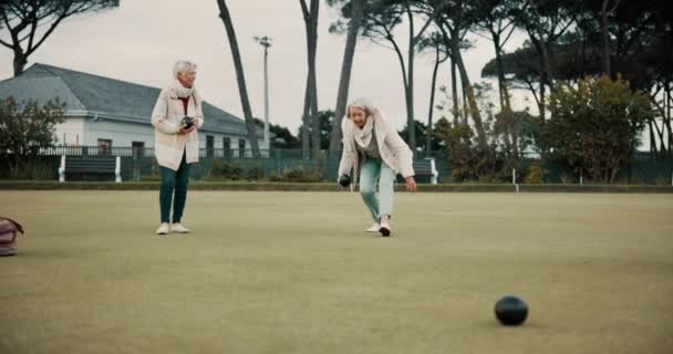 Женщины Парк Пожилые Люди Боулинг Фитнеса Тренировки Упражнения Оздоровления Командной — стоковое видео