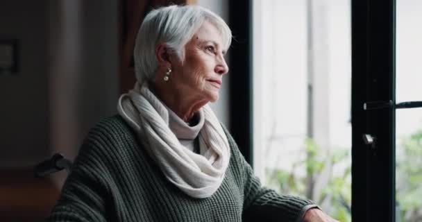 Ältere Frau Rollstuhl Und Rentenalter Hoffnung Traum Oder Glauben Altersheim — Stockvideo