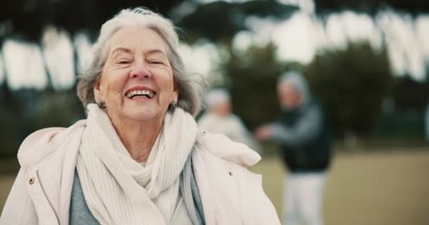 Ansikte Senior Kvinna Och Roligt Parken Semester Semester Eller Resor — Stockvideo