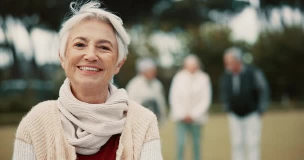 Gezicht Senior Vrouw Glimlach Natuur Vakantie Vakantie Reizen Winter Portret — Stockvideo