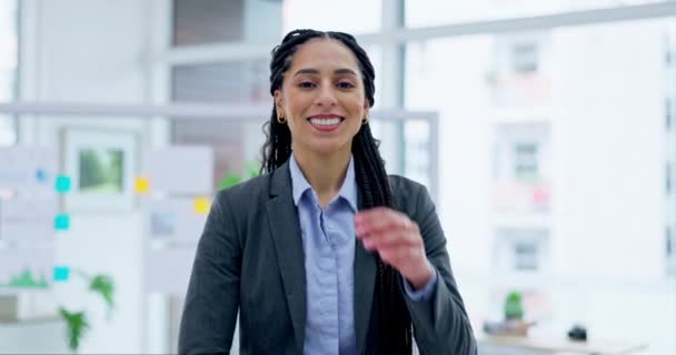 Επιχείρηση Χαρούμενη Και Πρόσωπο Μαύρης Γυναίκας Στο Γραφείο Χαμόγελο Για — Αρχείο Βίντεο