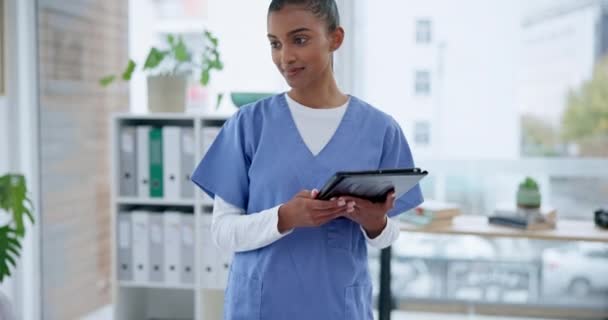 Kadın Hemşire Tablet Ofiste Koçluk Fikir Takım Çalışması Sunumunda Tıbbi — Stok video