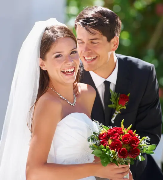Porträt Hochzeit Und Brautpaar Mit Blumen Für Liebe Feier Oder — Stockfoto