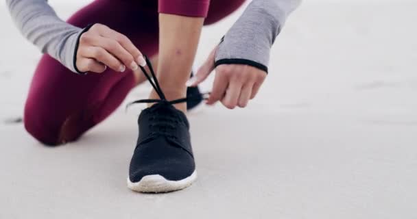 Женщина Фитнес Галстук Обувь Пляже Тренировки Кардио Производительность Оздоровления Действий — стоковое видео