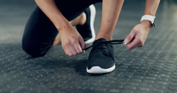 Ноги Женщина Галстук Обувь Тренажерном Зале Тренировки Кардио Производительность Власти — стоковое видео