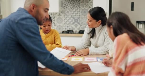 Familie Onderwijs Huiswerk Met Ouders Kinderen Thuis Met Kennisontwikkeling School — Stockvideo