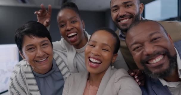 Ansikte Selfie Och Affärsmän Med Fredsavtal Med Team Kontorsföretag Porträtt — Stockvideo