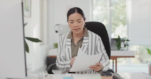 Asesoría Reunión Línea Computadora Con Mujer Negocios Oficina Para Seminario — Vídeos de Stock