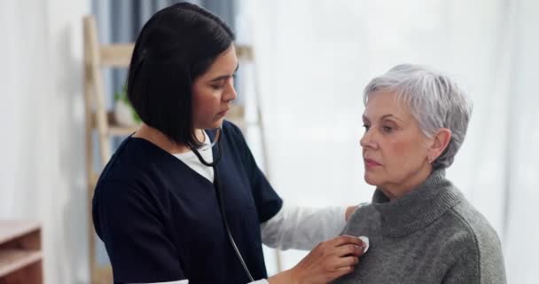 Médico Ritmo Cardíaco Consulta Con Enfermera Anciana Para Fisioterapia Ayuda — Vídeos de Stock