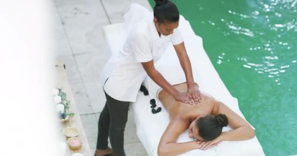 Žena Masér Terapeut Resortu Relaxovat Zpět Lázních Fyzioterapii Péči Pleť — Stock video