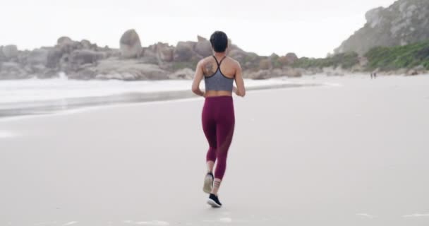 Fitness Koşu Plajdaki Sporcuların Yarış Yarışma Maraton Antrenmanı Spor Isınma — Stok video