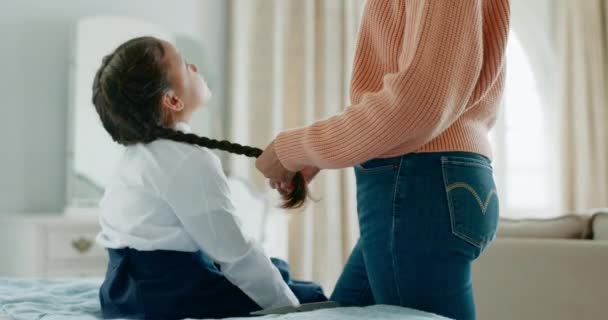 Cheveux Matin Soutien Avec Mère Écolière Pour Éducation Aide Amour — Video
