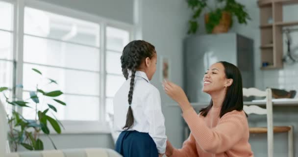 Moeder Kind Rugzak Voor School Thuis Terwijl Klaar Zijn Beginnen — Stockvideo