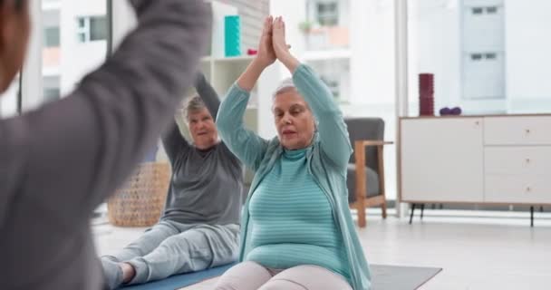 Starsze Kobiety Joga Fitness Medytacja Oddychaniem Wellness Emerytura Lotos Stanowią — Wideo stockowe