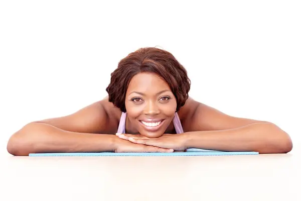 Mujer Negra Retrato Sonrisa Esterilla Yoga Con Fitness Ejercicio Entrenamiento — Foto de Stock