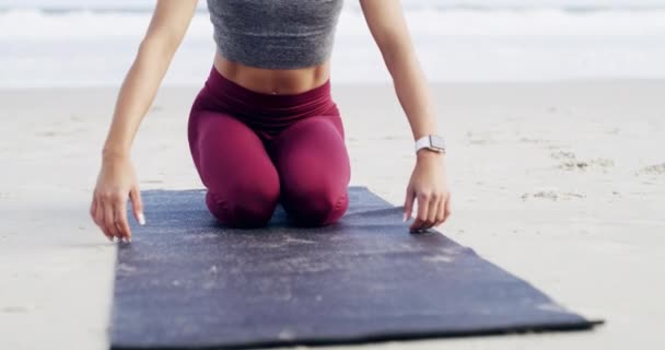 Fitness Ioga Meditação Com Uma Mulher Uma Praia Para Saúde — Vídeo de Stock
