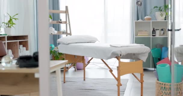 Терапевтическая Комната Пустая Кровать Физиотерапии Больничный Осмотр Медицинский Тест Спальня — стоковое видео