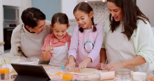 Tablet Kurabiye Kesme Mutlu Aile Yemekleri Hamur Tatlı Bisküvi Hazırlama — Stok video