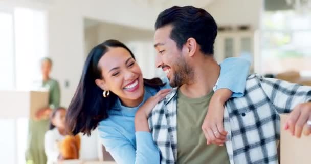Happy Pasangan Dengan Cinta Dan Potret Pindah Rumah Baru Dengan — Stok Video