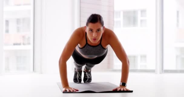 Fitness Oddychanie Pompowanie Kobietą Podłodze Salonu Jej Domu Dla Zdrowia — Wideo stockowe