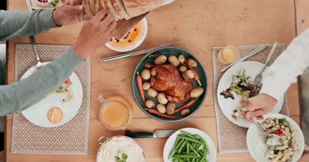 Refeição Mãos Mesa Vista Superior Com Família Durante Jantar Para — Vídeo de Stock