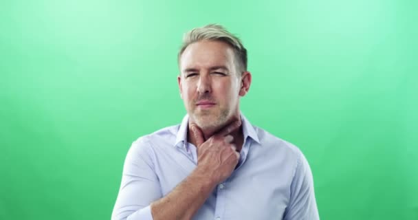 Πράσινη Οθόνη Άνθρωπος Και Βήχας Για Πονόλαιμο Γρίπη Και Κρυολόγημα — Αρχείο Βίντεο