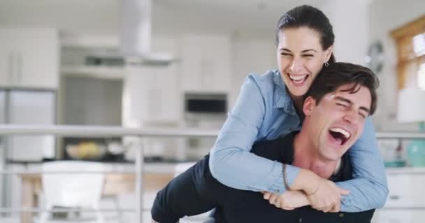 Aşk Eğlence Eğlence Için Evlerinin Oturma Odasında Bir Çiftle Birlikte — Stok video